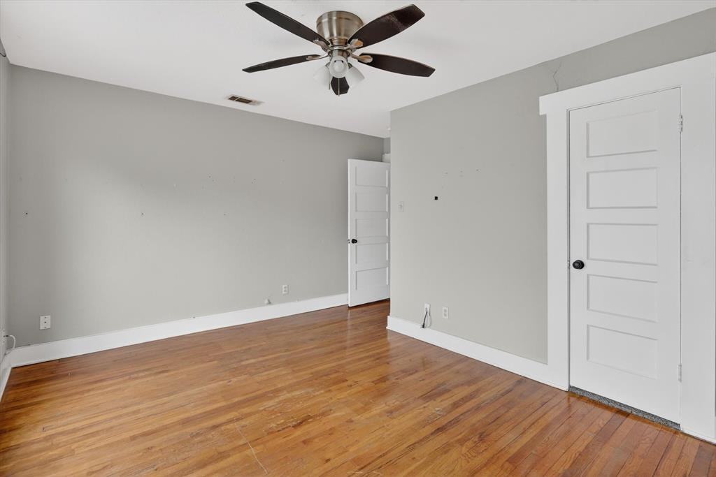 3208 Sandage Ave - Photo 5 of 13