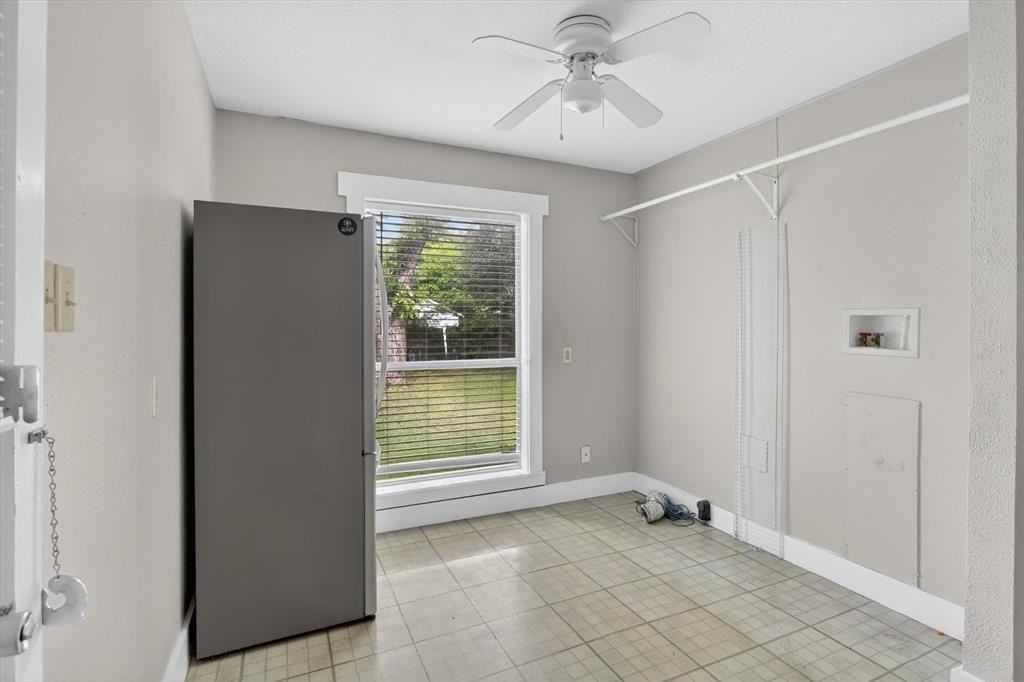 3208 Sandage Ave - Photo 6 of 13