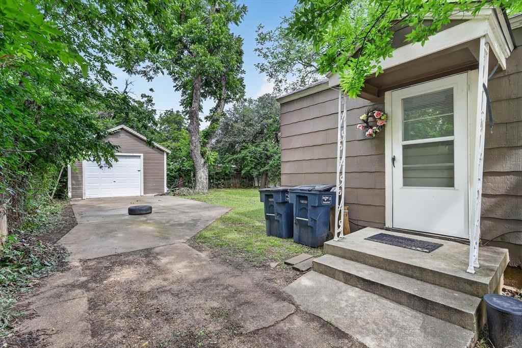 3208 Sandage Ave - Photo 7 of 13