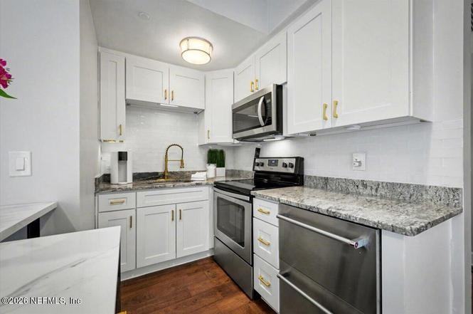 1560 Lancaster Ter - Photo 5 of 8