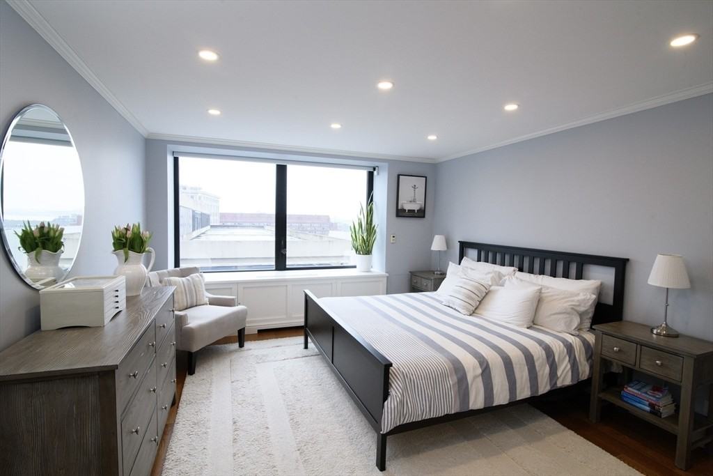 65 E India Row