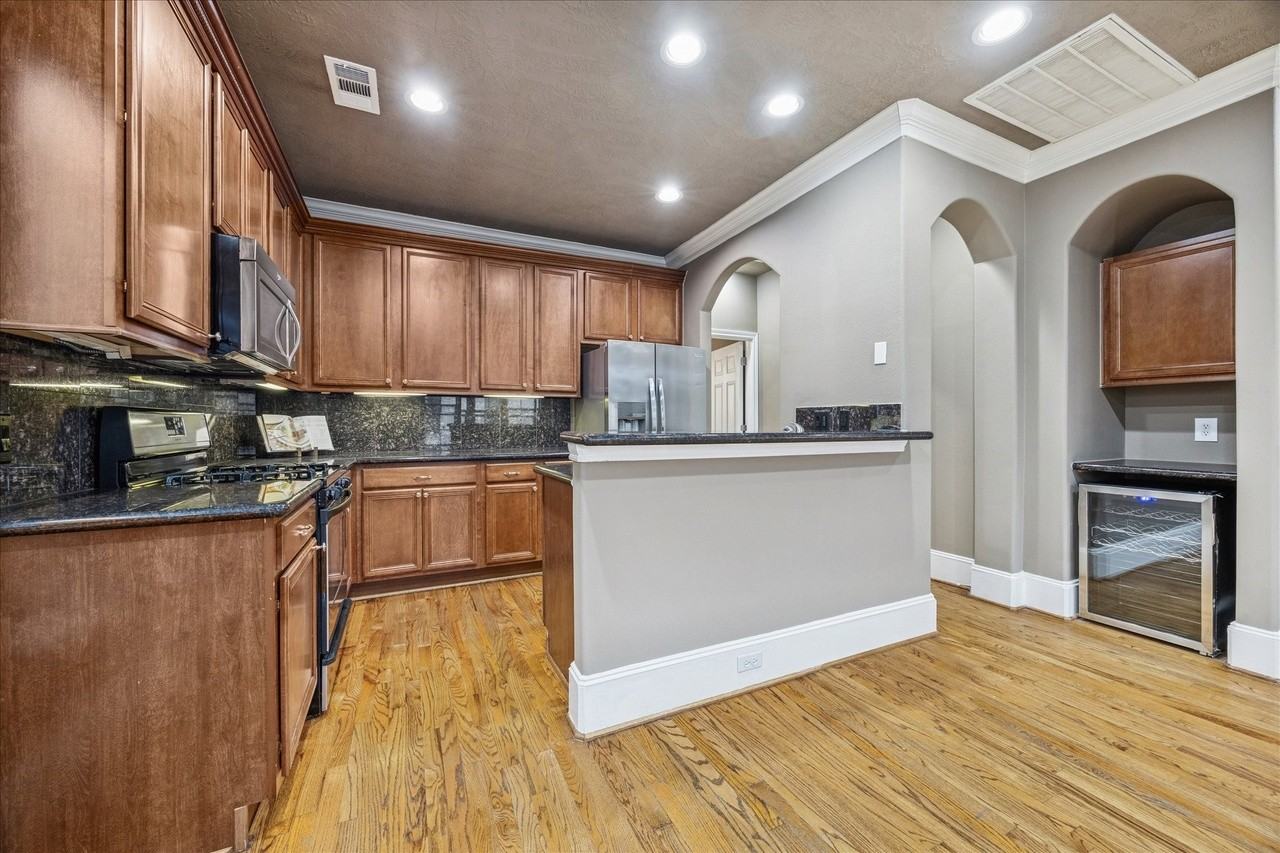 1376 Studer St - Photo 2 of 16