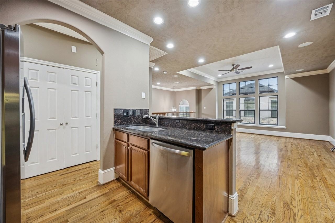 1376 Studer St - Photo 3 of 16