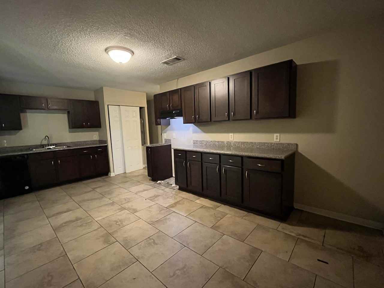 16813 Vermillion Dr - Photo 2 of 9