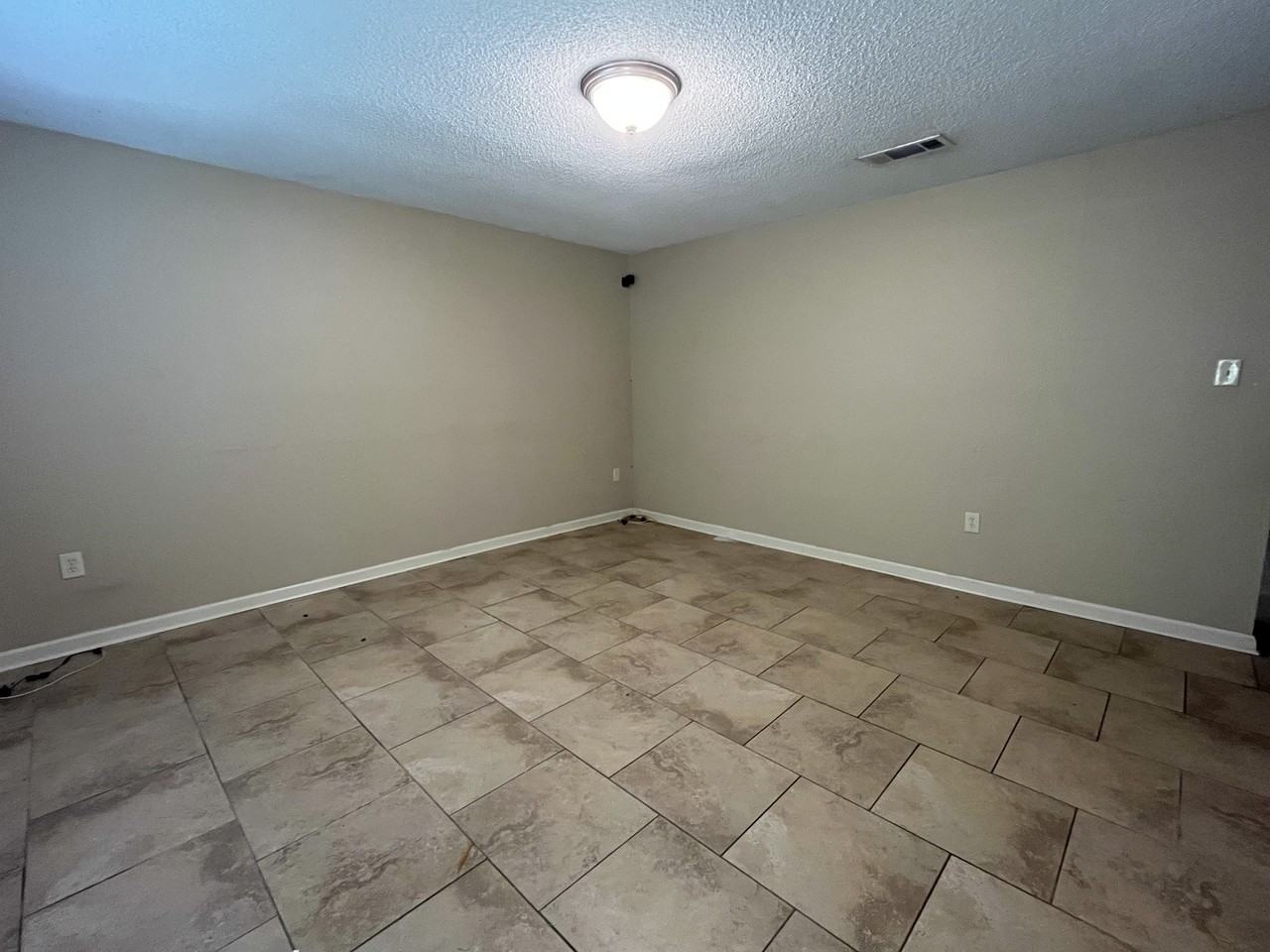 16813 Vermillion Dr - Photo 5 of 9