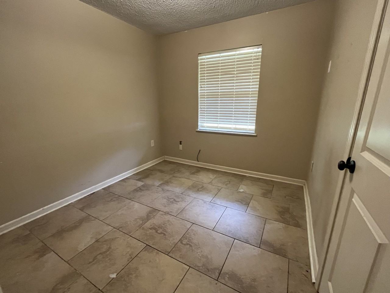 16813 Vermillion Dr - Photo 6 of 9