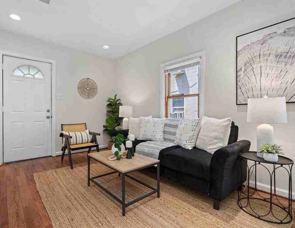 3220 D St Se - Photo 2 of 13