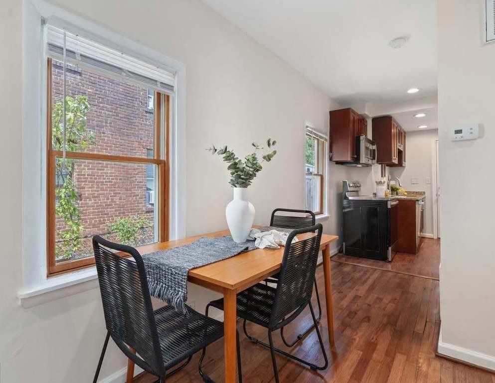 3220 D St Se - Photo 3 of 13