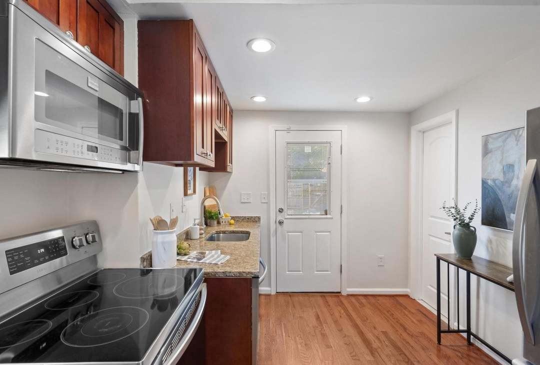3220 D St Se - Photo 5 of 13