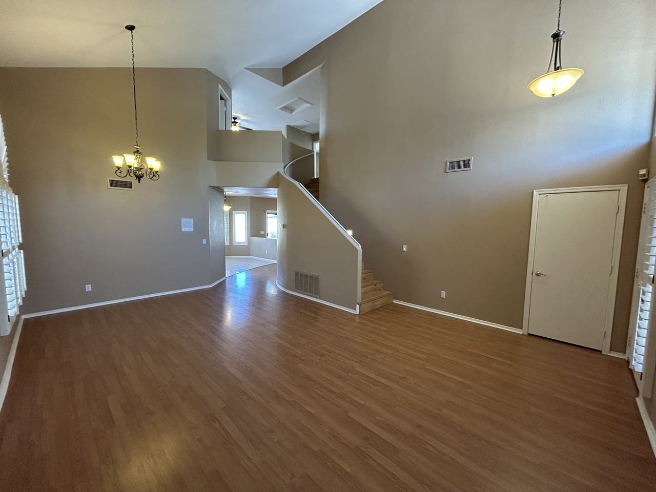 4334 E Anderson Dr - Photo 4 of 50
