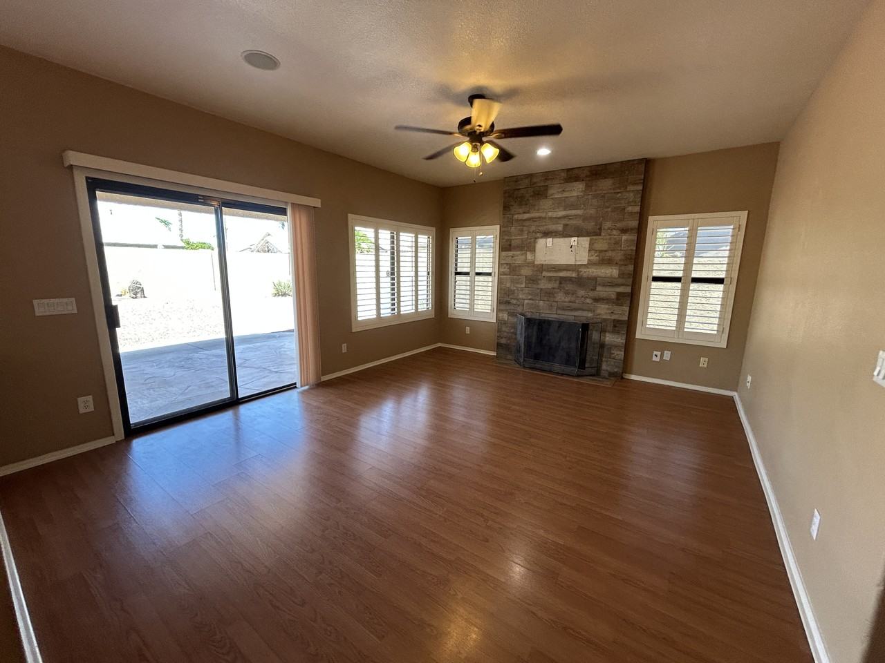 4334 E Anderson Dr - Photo 6 of 50