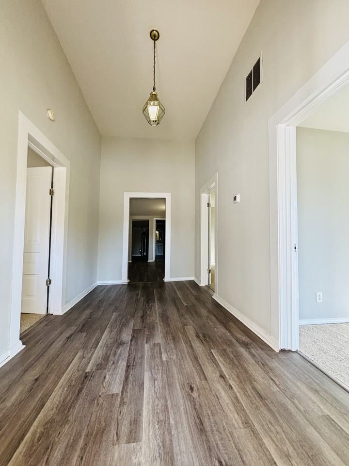 302 Mandeville Ave - Photo 7 of 16