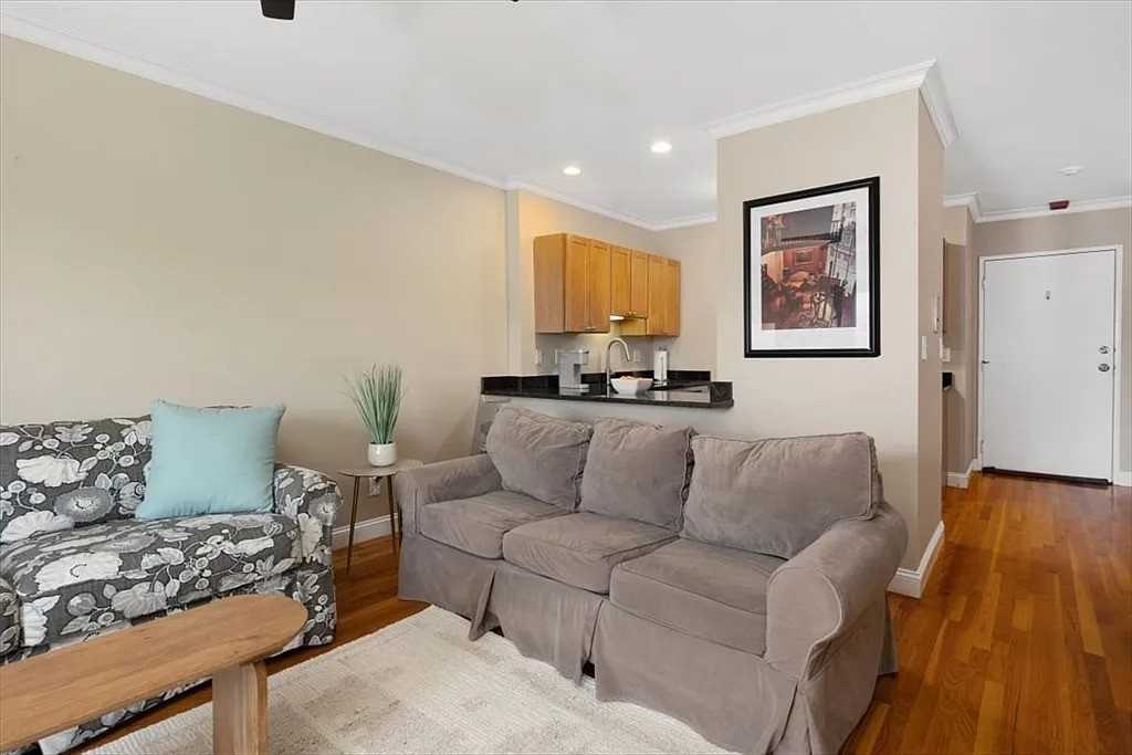 48 Coffey St #5D - Photo 2 of 15