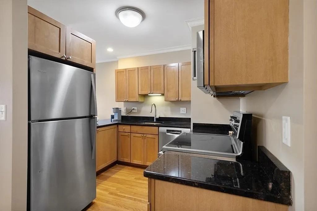 48 Coffey St #5D - Photo 3 of 15