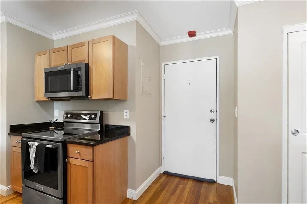 48 Coffey St #5D - Photo 4 of 15