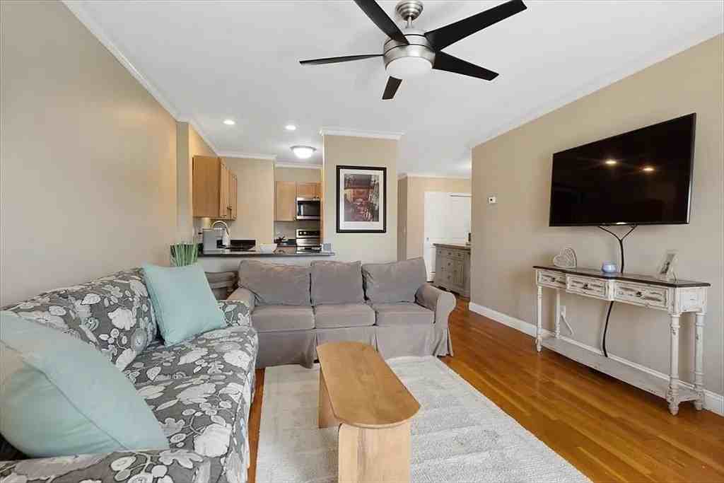 48 Coffey St #5D - Photo 6 of 15