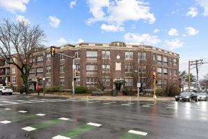 featured image of 90 Bynner St #10