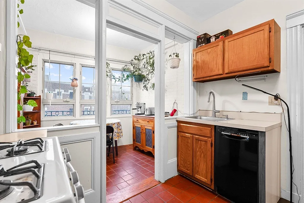 90 Bynner St #10 - Photo 3 of 15