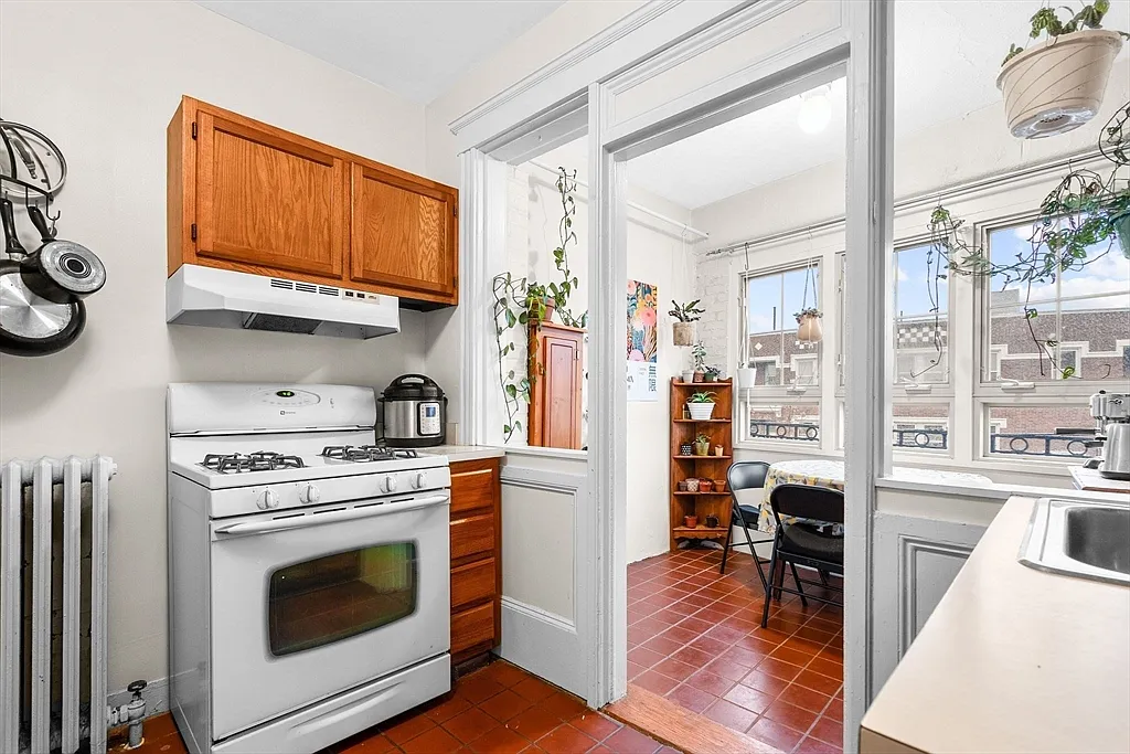 90 Bynner St #10 - Photo 4 of 15