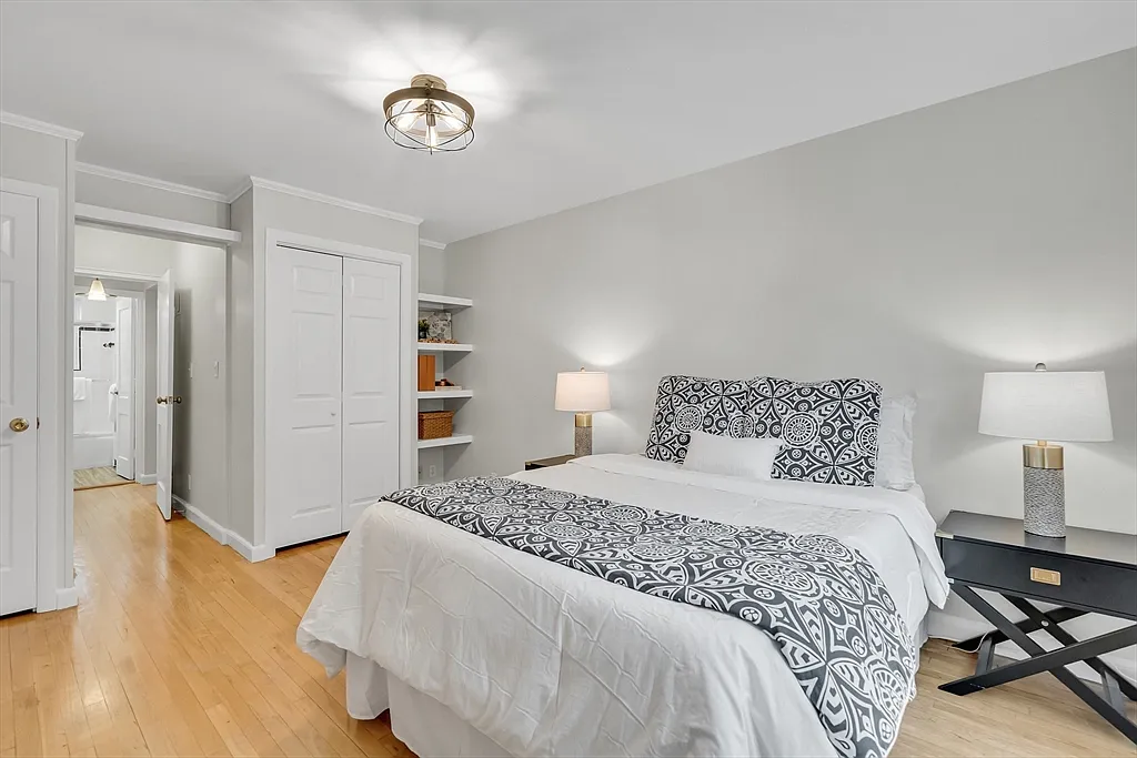 136 Beaconsfield Rd #6 - Photo 6 of 14