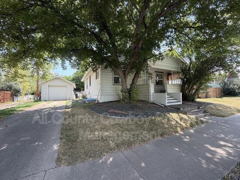 810 E Gibbon St - Photo 2 of 14