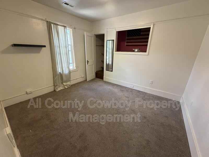 810 E Gibbon St - Photo 5 of 14