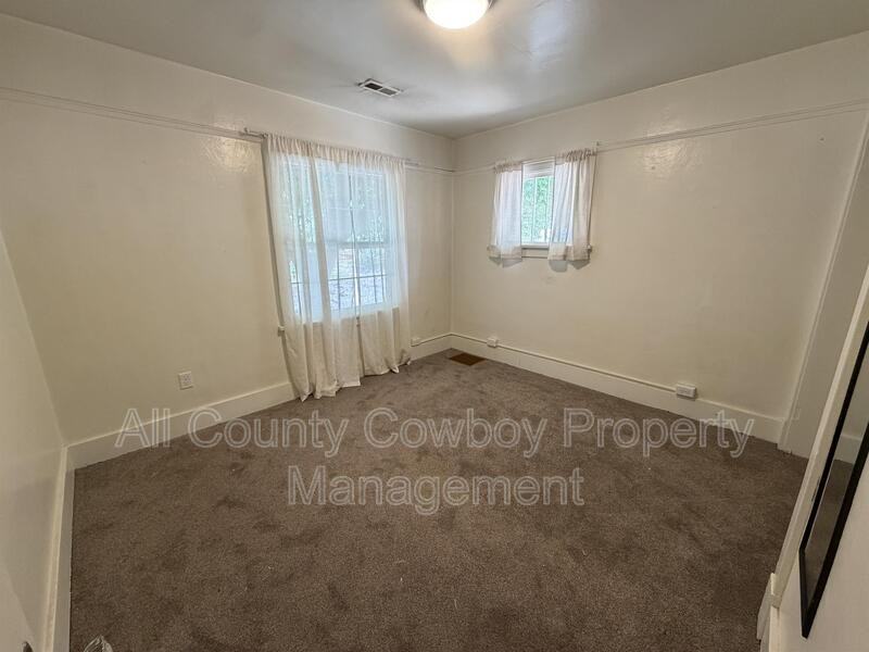 810 E Gibbon St - Photo 6 of 14