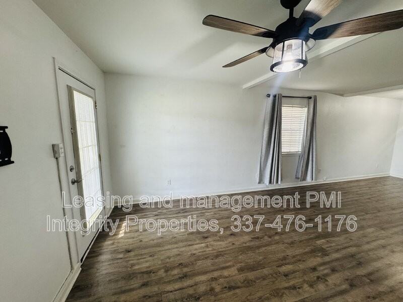 2343 Robley Dr - Photo 4 of 15