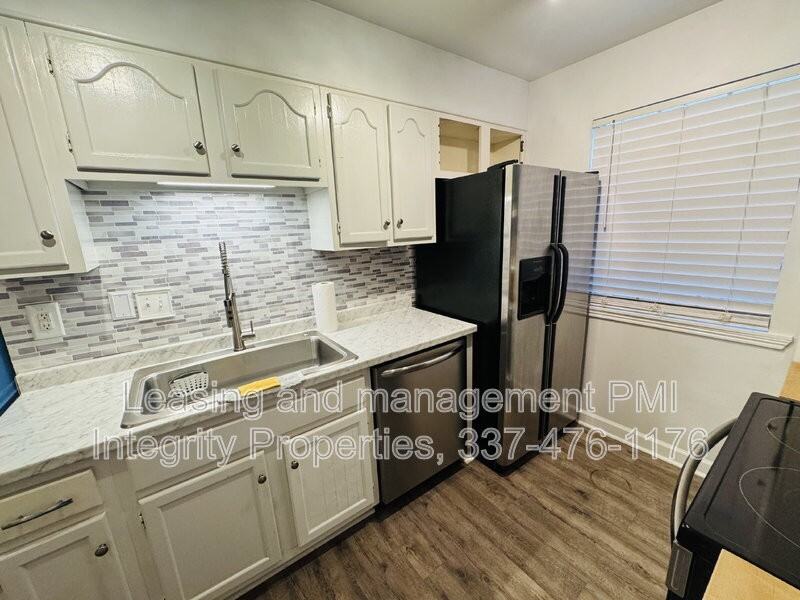 2343 Robley Dr - Photo 5 of 15
