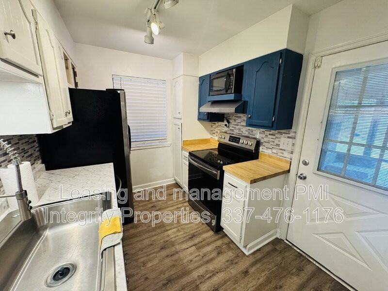 2343 Robley Dr - Photo 6 of 15