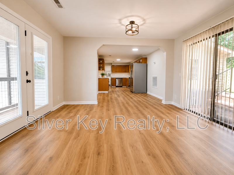 1719 Reed Rd - Photo 7 of 21