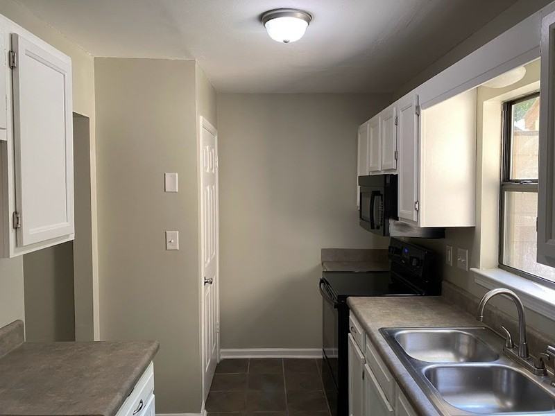 448 Oakland Rd #1 - Photo 2 of 21
