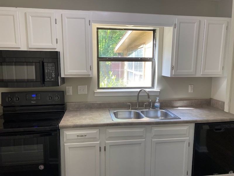 448 Oakland Rd #1 - Photo 4 of 21
