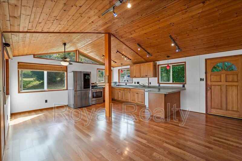 31 Hapapa Rd #B - Photo 4 of 43
