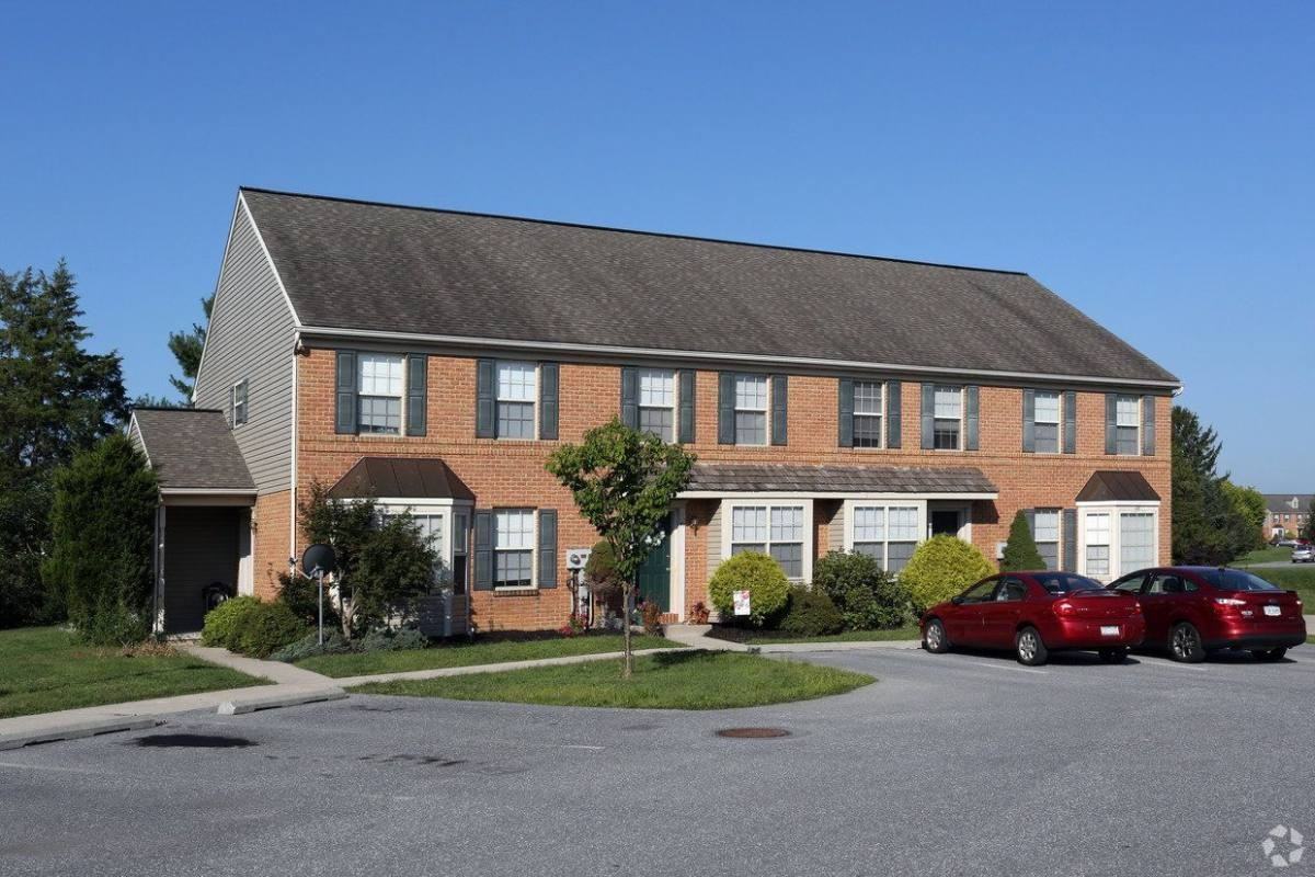 1835 Bradfield Dr - Photo 2 of 10