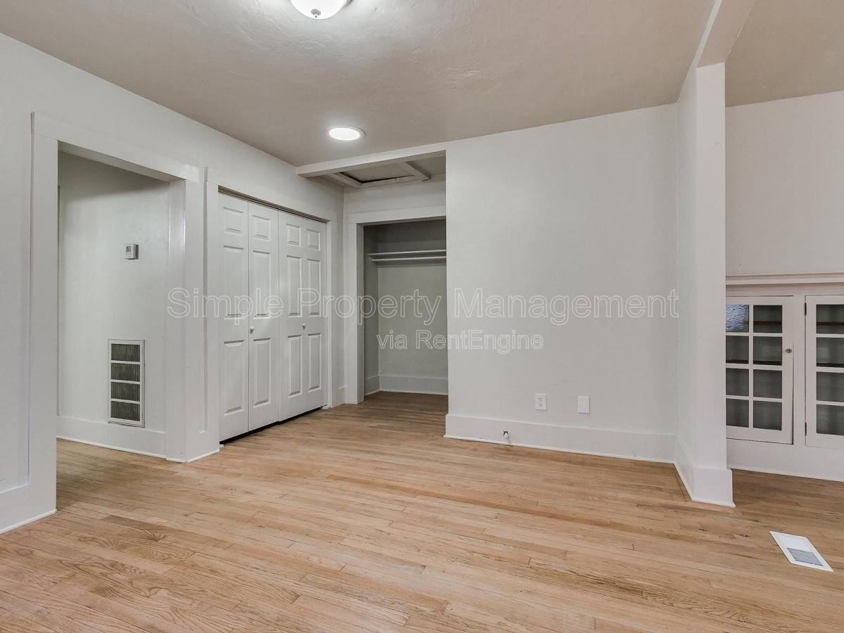 943 E Dr - Photo 4 of 10