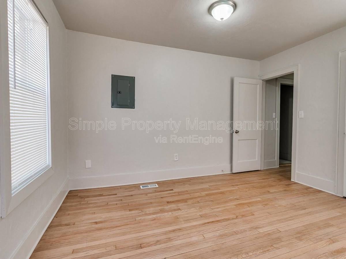 943 E Dr - Photo 6 of 10