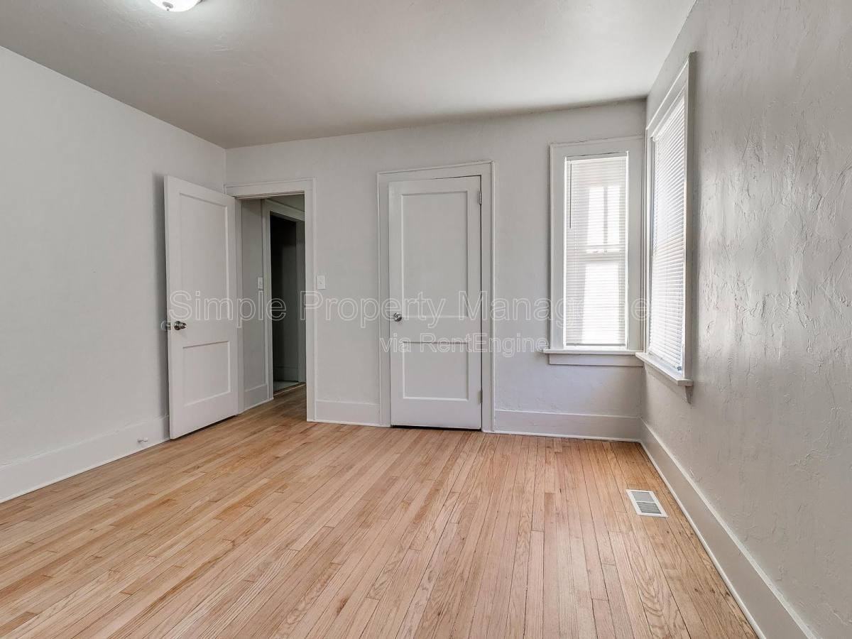 943 E Dr - Photo 7 of 10