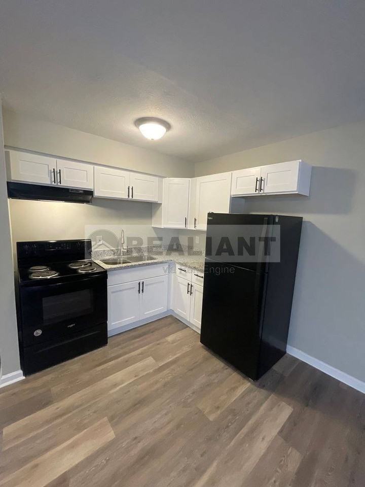 2021 Cambridge Dr #32