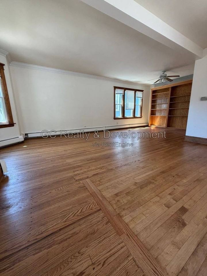 837 Thomas Ave #1 - Photo 3 of 10