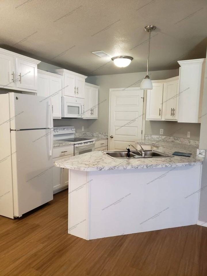 2127 Ingalls Ln #A - Photo 5 of 10