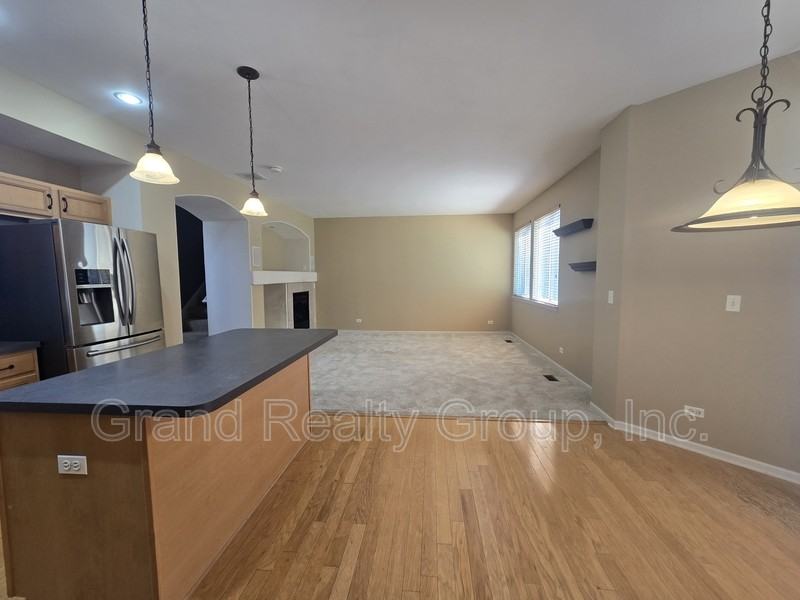 2265 W Bentley Ln - Photo 3 of 15