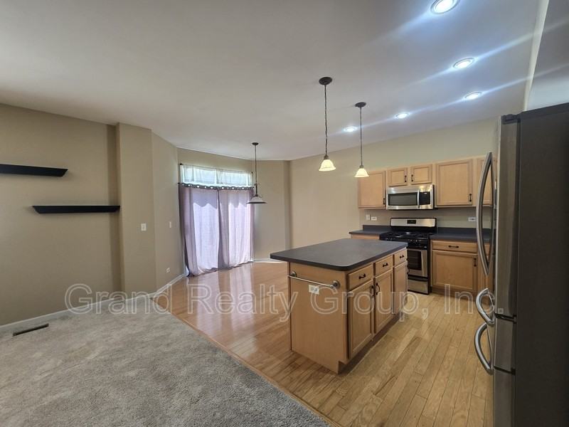 2265 W Bentley Ln - Photo 4 of 15