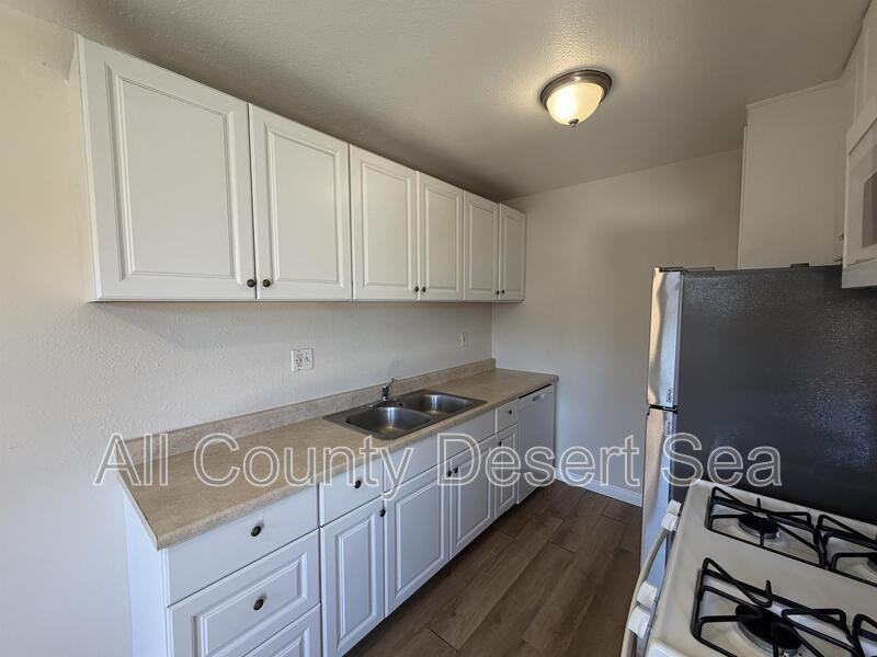 1015 England St #B - Photo 7 of 13