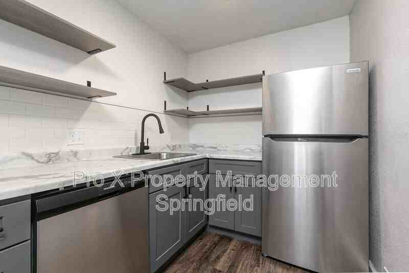 1147 E Elm St #9 - Photo 3 of 16
