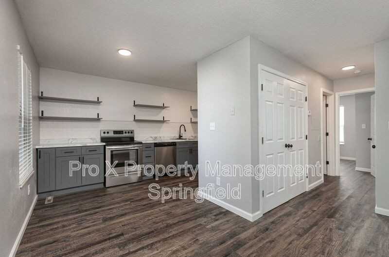 1147 E Elm St #9 - Photo 4 of 16