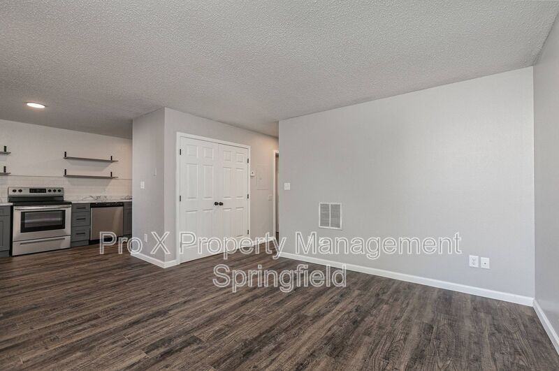 1147 E Elm St #9 - Photo 5 of 16