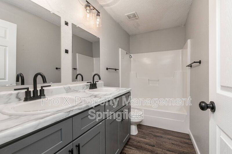1147 E Elm St #9 - Photo 7 of 16