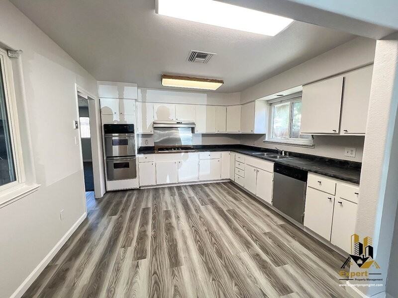 7733 Mary Lou Way - Photo 3 of 10