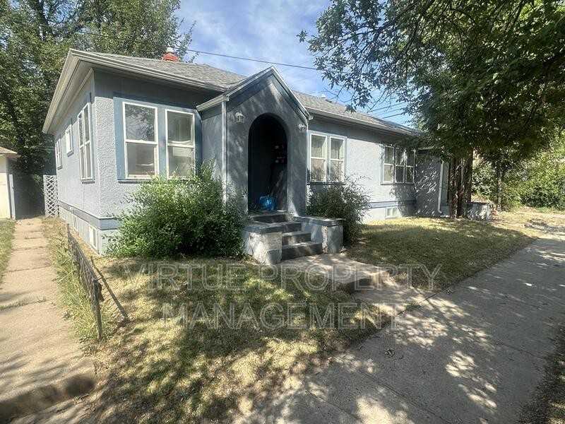 611 6th St - Photo 3 of 7